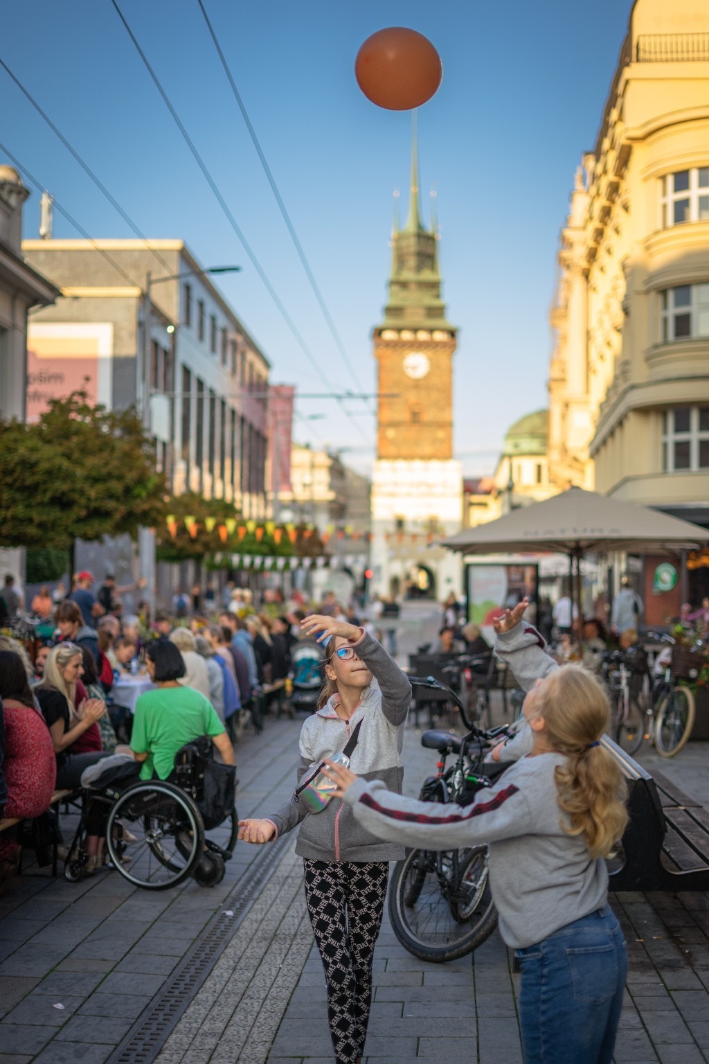 Fotografie 8 projektu STŮL NA MÍRU v Pardubicích