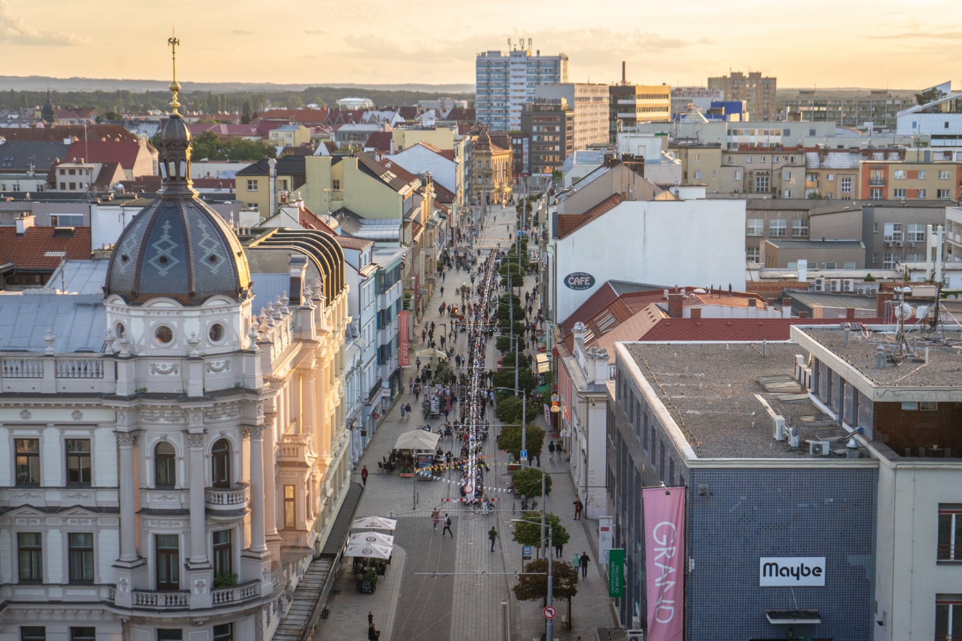 Fotografie 12 projektu STŮL NA MÍRU v Pardubicích