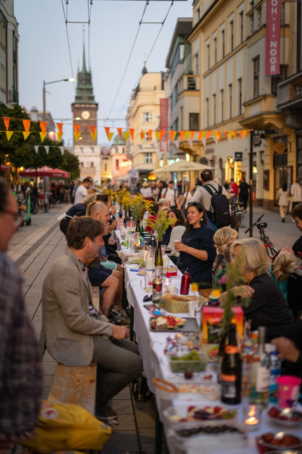 Fotografie 14 projektu STŮL NA MÍRU v Pardubicích